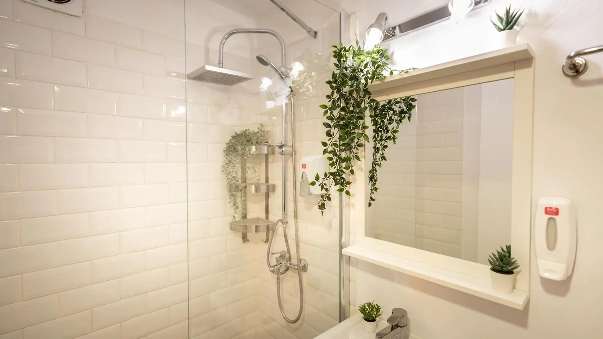בוקרשט 2Br Apartment At Piata Natiunilor Unite: Perfect For City Center Stays