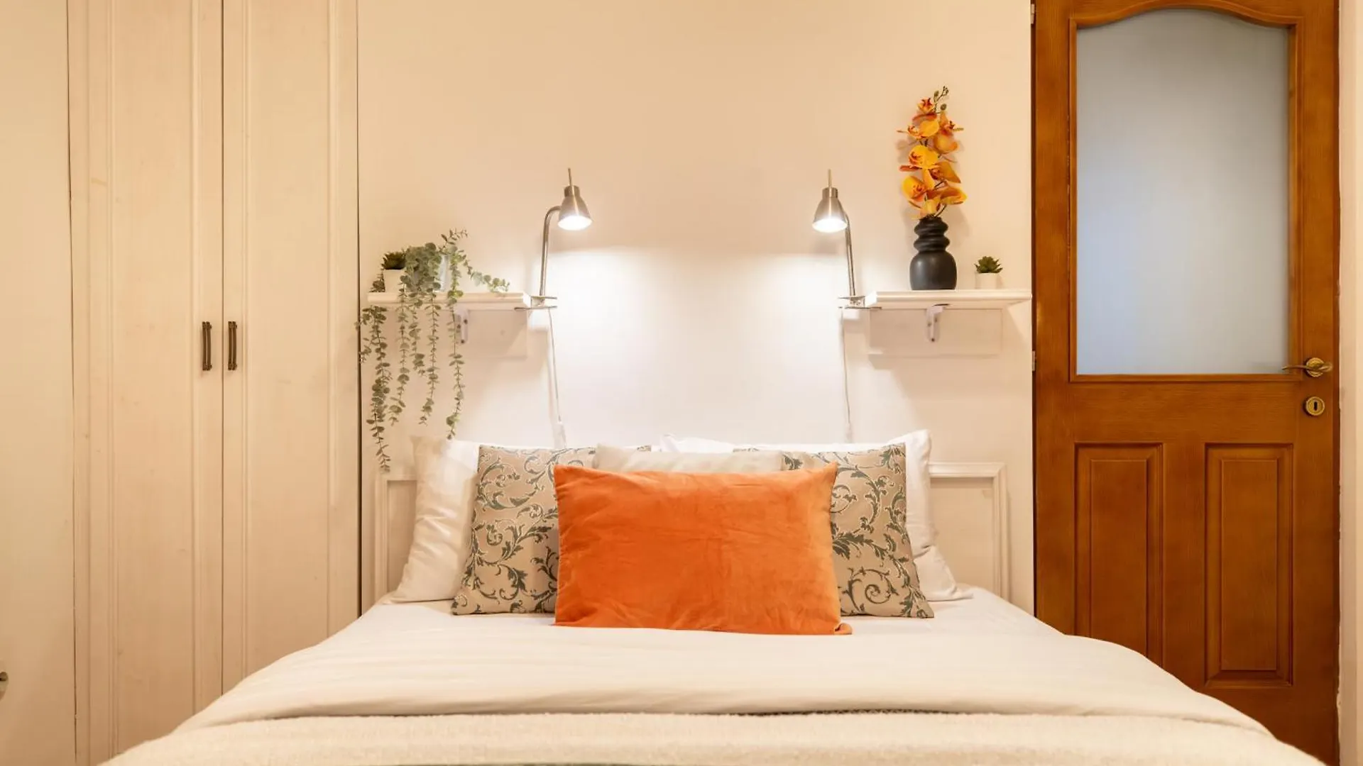 2Br Apartment At Piata Natiunilor Unite: Perfect For City Center Stays بوخارست